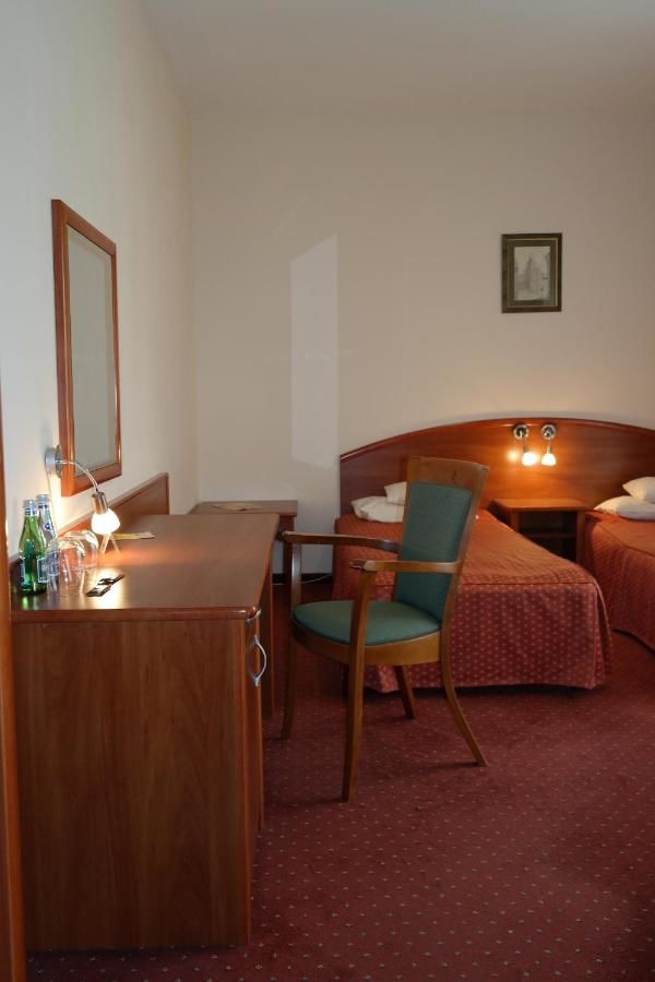 Отель HOTEL POD SŁOŃCEM Здуньская-Воля-22